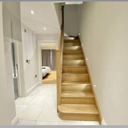 Luxury 4-Bed Apartment With Balcony & Garden, Near Emirates Stadium, 15 Mins To Central Londra Esterno foto