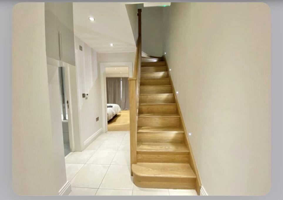 Luxury 4-Bed Apartment With Balcony & Garden, Near Emirates Stadium, 15 Mins To Central Londra Esterno foto