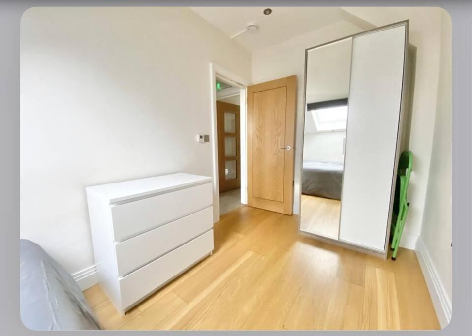 Luxury 4-Bed Apartment With Balcony & Garden, Near Emirates Stadium, 15 Mins To Central Londra Esterno foto
