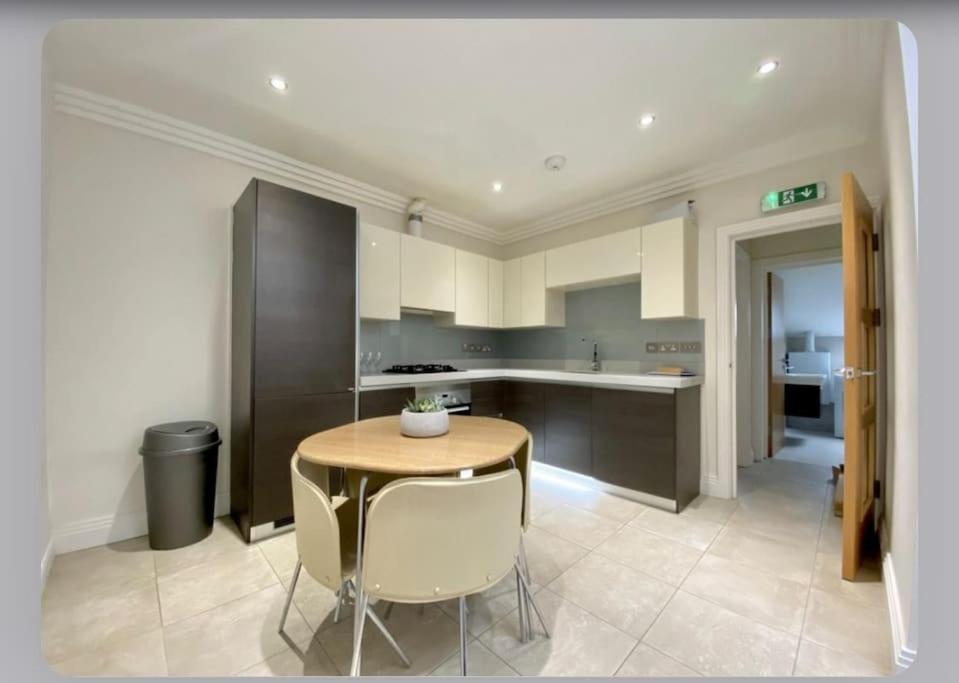 Luxury 4-Bed Apartment With Balcony & Garden, Near Emirates Stadium, 15 Mins To Central Londra Esterno foto