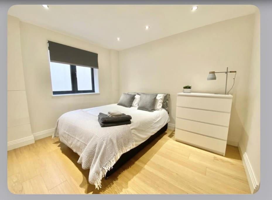 Luxury 4-Bed Apartment With Balcony & Garden, Near Emirates Stadium, 15 Mins To Central Londra Esterno foto