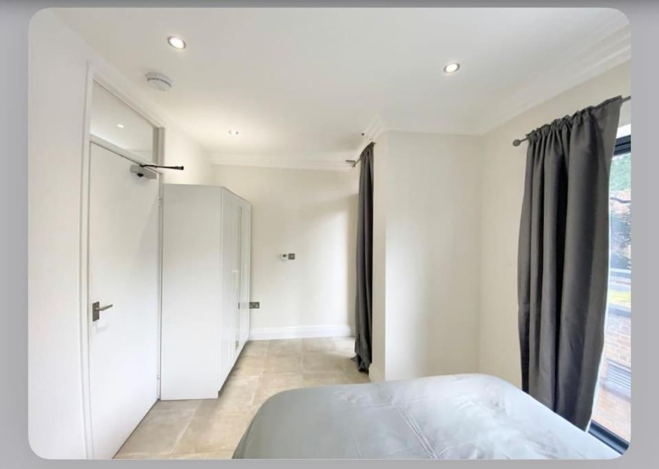 Luxury 4-Bed Apartment With Balcony & Garden, Near Emirates Stadium, 15 Mins To Central Londra Esterno foto