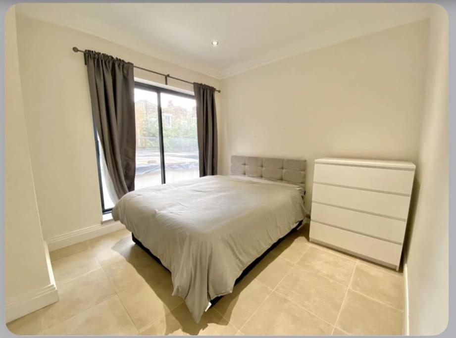 Luxury 4-Bed Apartment With Balcony & Garden, Near Emirates Stadium, 15 Mins To Central Londra Esterno foto