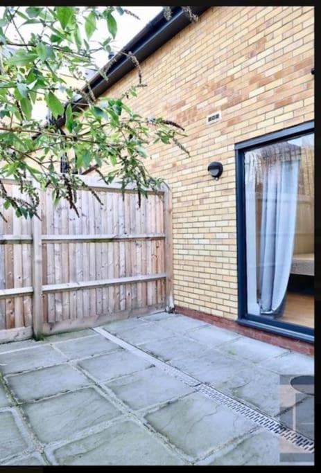 Luxury 4-Bed Apartment With Balcony & Garden, Near Emirates Stadium, 15 Mins To Central Londra Esterno foto