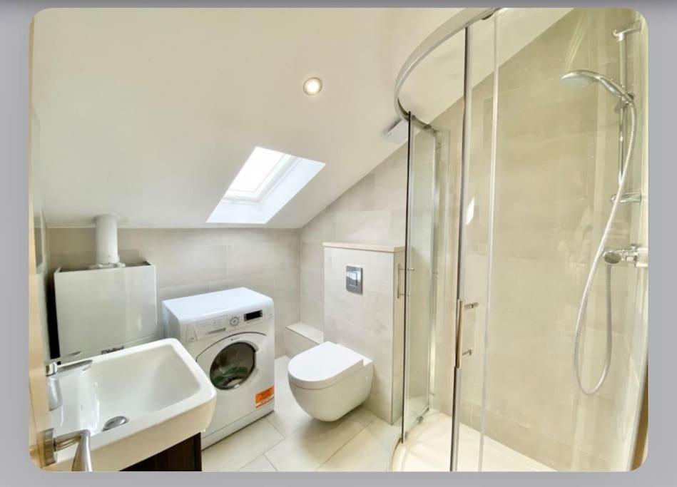 Luxury 4-Bed Apartment With Balcony & Garden, Near Emirates Stadium, 15 Mins To Central Londra Esterno foto