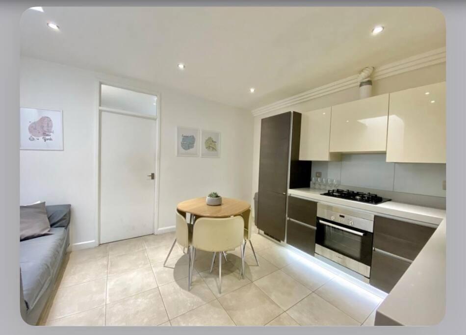 Luxury 4-Bed Apartment With Balcony & Garden, Near Emirates Stadium, 15 Mins To Central Londra Esterno foto