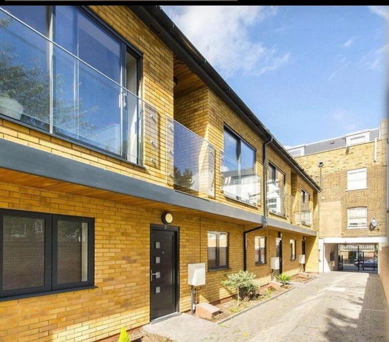 Luxury 4-Bed Apartment With Balcony & Garden, Near Emirates Stadium, 15 Mins To Central Londra Esterno foto