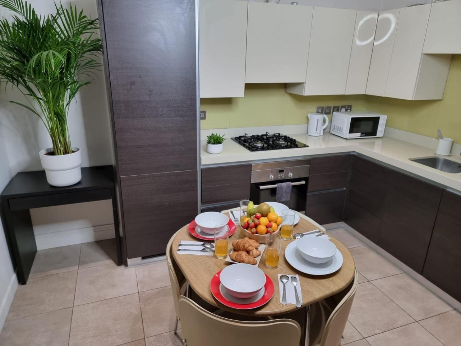 Luxury 4-Bed Apartment With Balcony & Garden, Near Emirates Stadium, 15 Mins To Central Londra Esterno foto